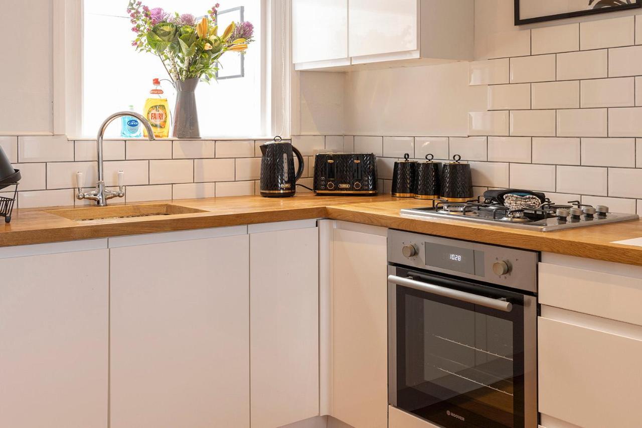 Luxe Garden House For 6 In Central 엑서터 외부 사진