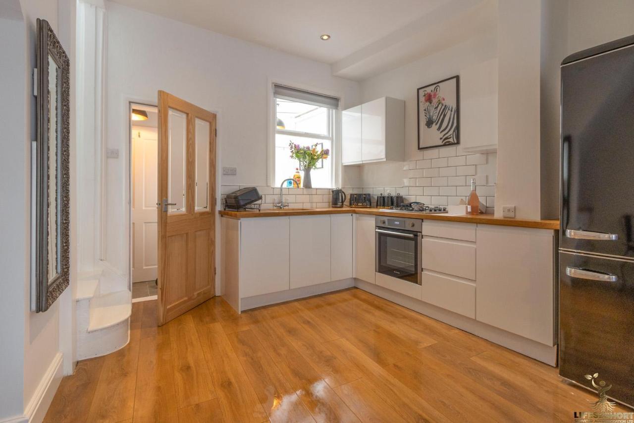 Luxe Garden House For 6 In Central 엑서터 외부 사진