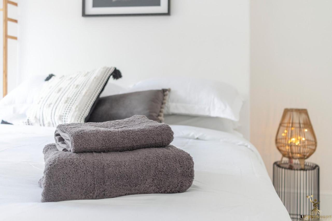Luxe Garden House For 6 In Central 엑서터 외부 사진